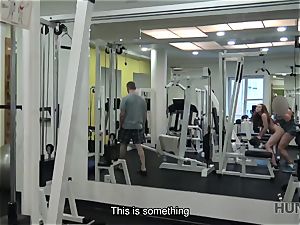 HUNT4K. acquaintance earns a plenty of of cash by selling girlfriend s cock-squeezing slit in gym